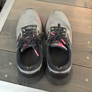 Brooks size 8